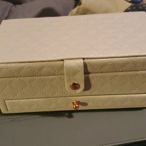 Jewelry box